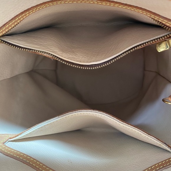 Authentic LOUIS VUITTON bucket bag - Picture 5 of 9